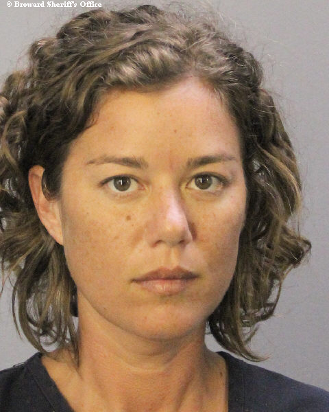 CARRIE KHARCHENKO fotografia del sheriff oficial del condado de Broward CARRIE KHARCHENKO fotografia del sheriff oficial del condado de Broward
