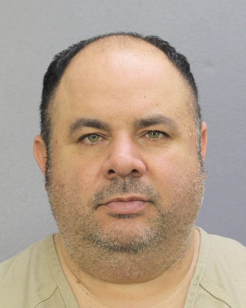  HECTOR ISIDRON fotografia del sheriff oficial del condado de Broward