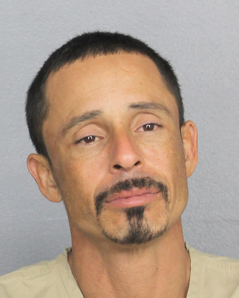  MICHAEL TAVAREZ CARRERO fotografia del sheriff oficial del condado de Broward