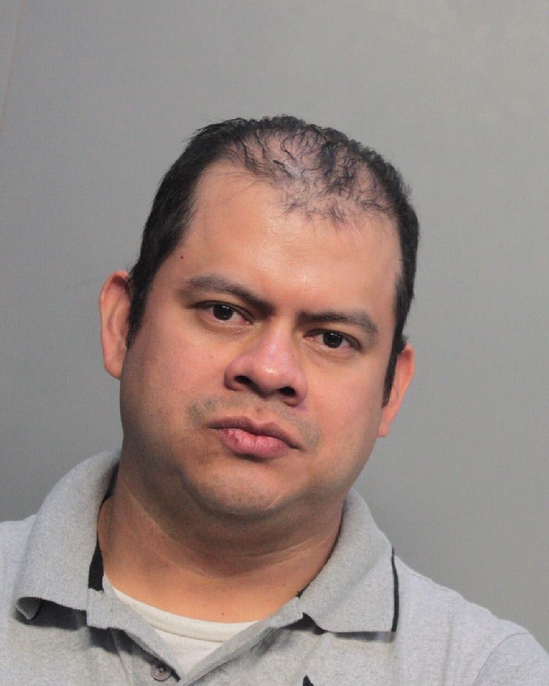 Alvaro Morales fotografia del sheriff oficial del condado de Broward